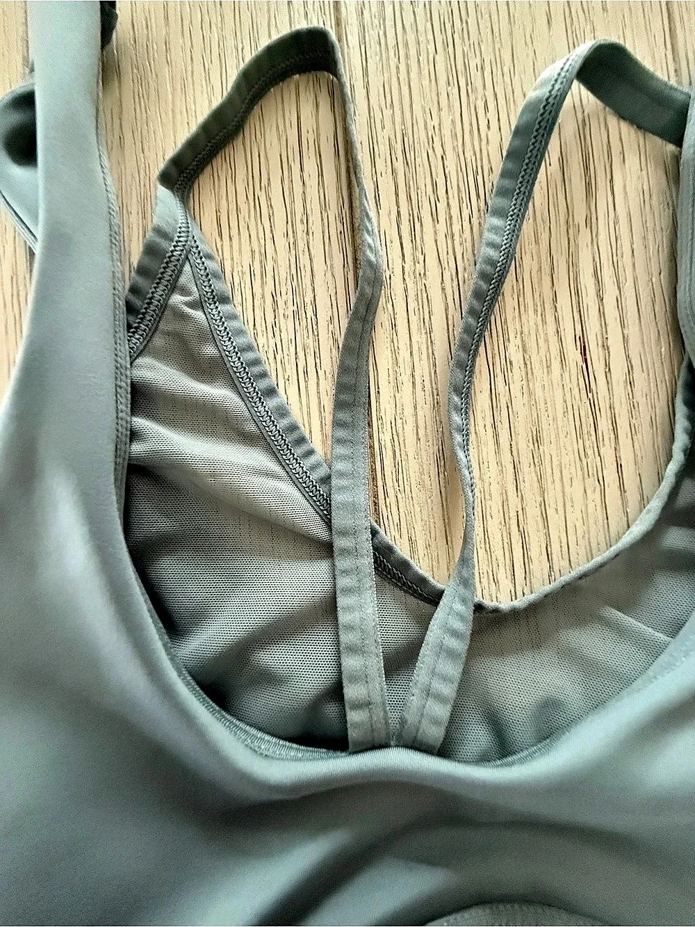 alo Women's Sports Bra in Green Size Small